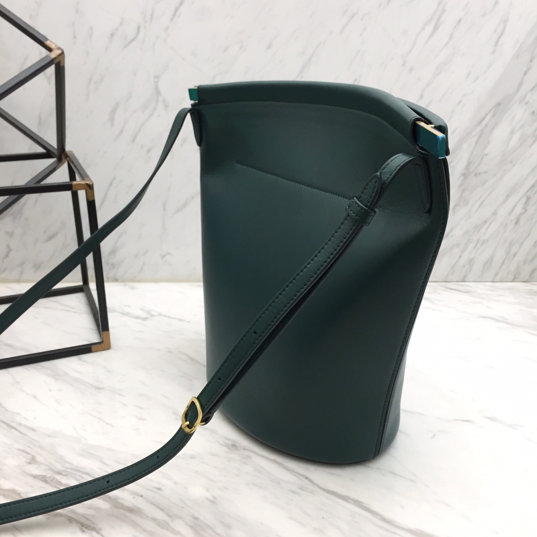 SANGLE BUCKET