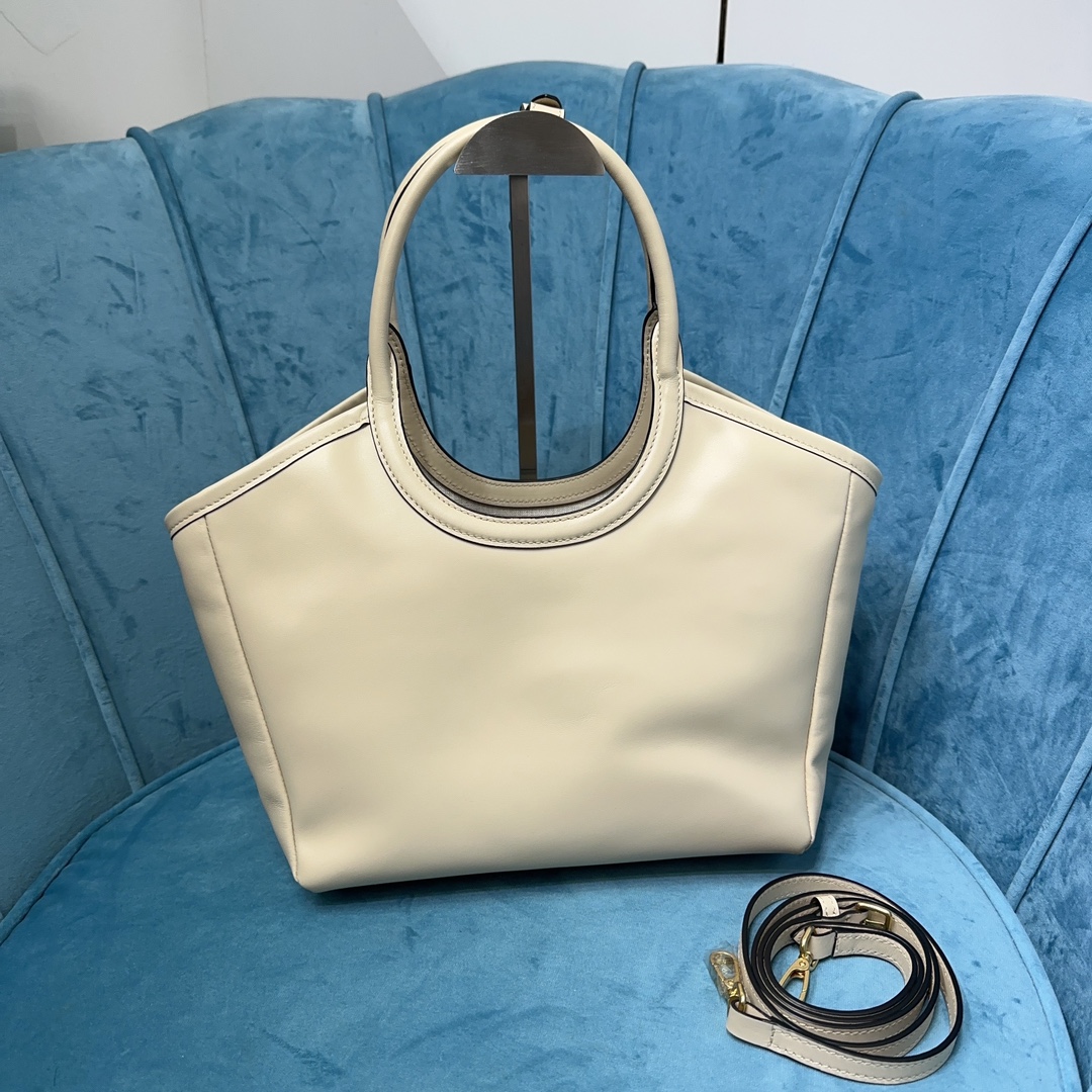 Lvy Leather bag