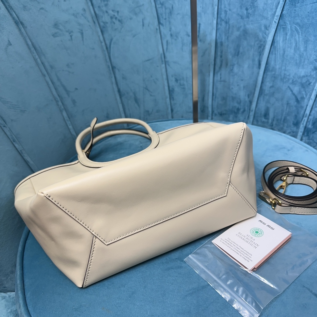 Lvy Leather bag