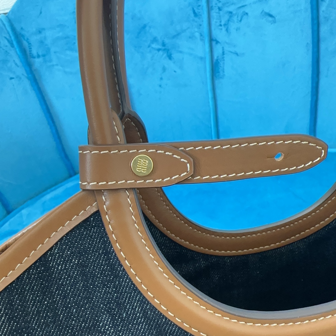 Lvy tote bag