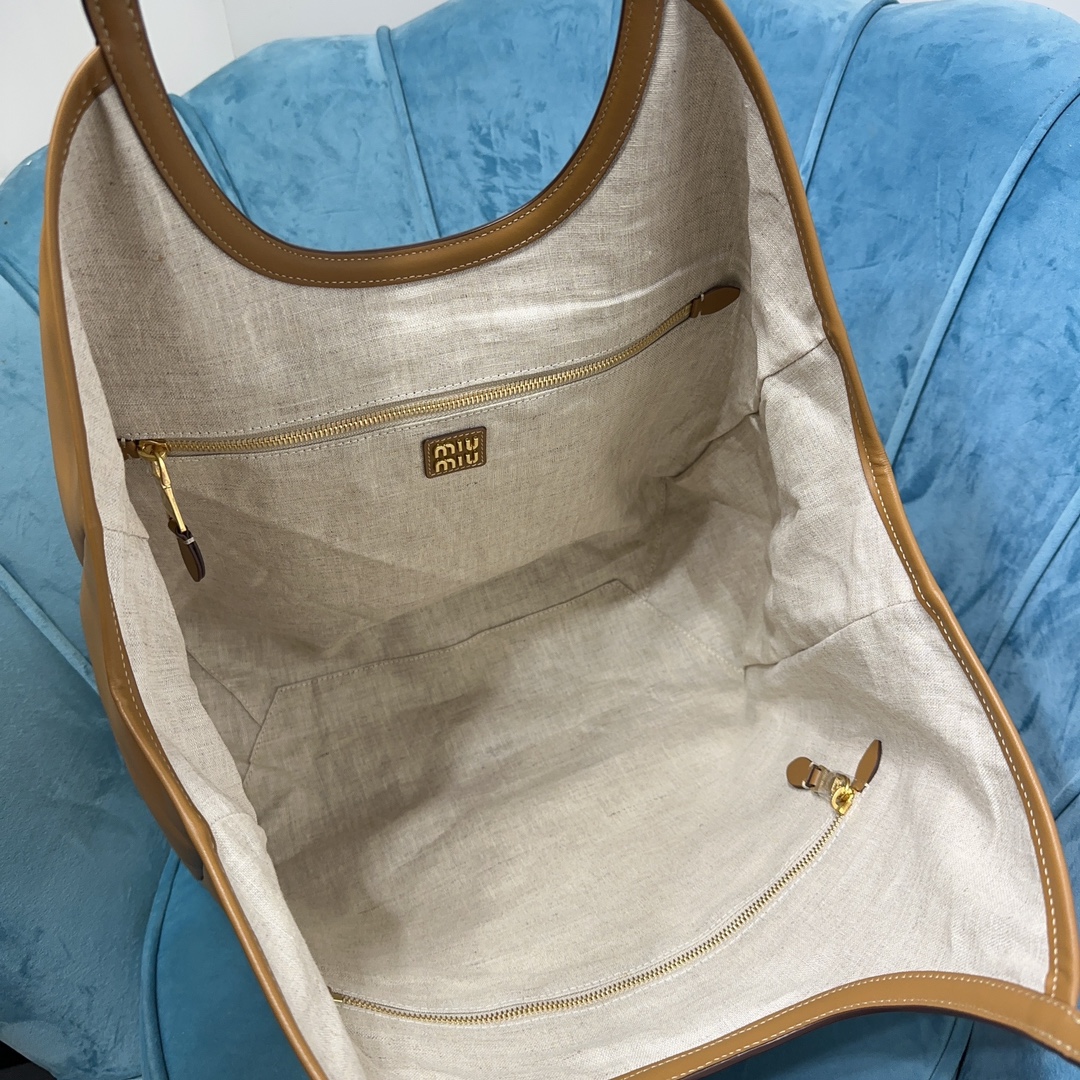 Lvy Leather bag