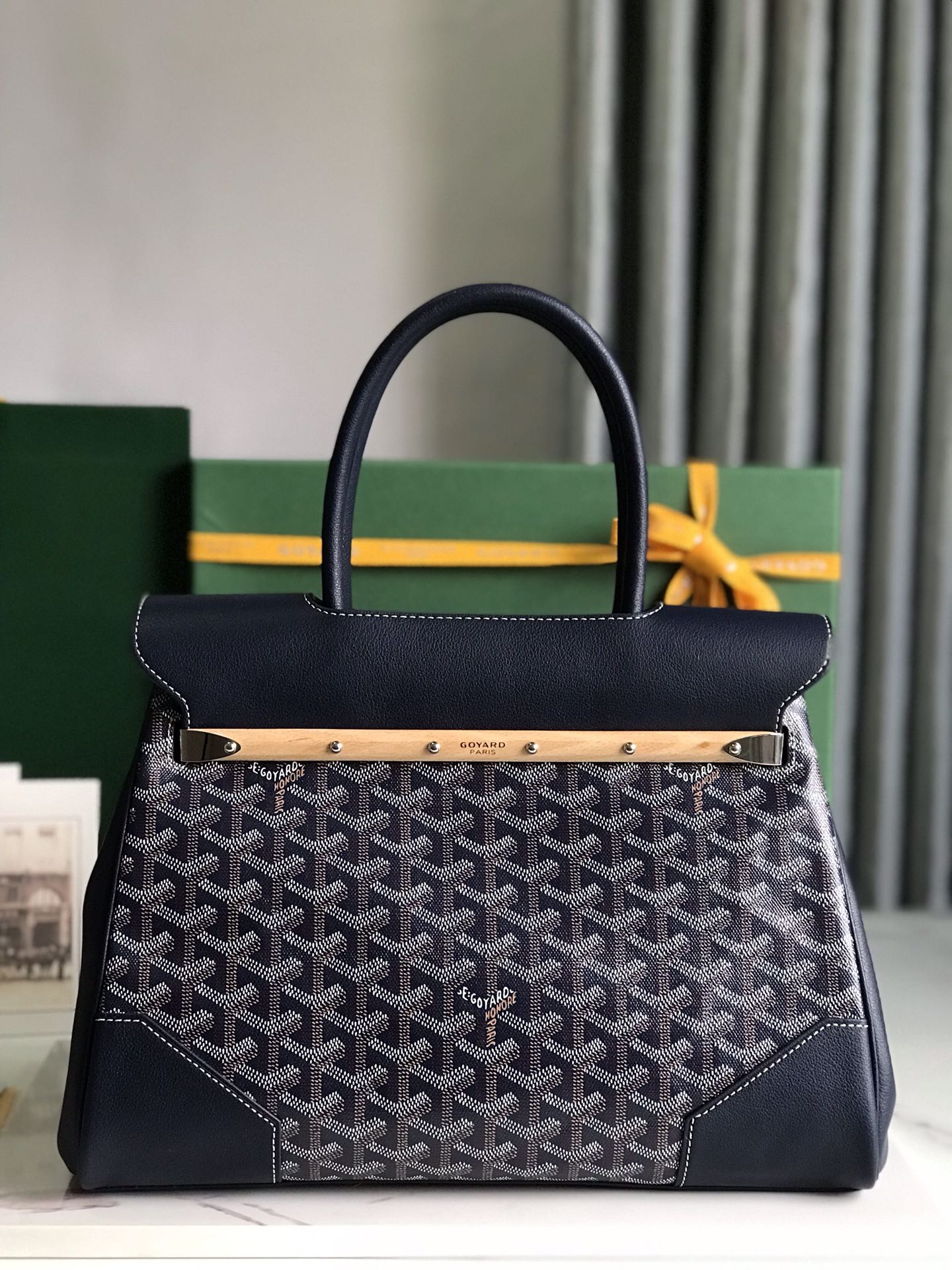 Saigon Tote bag