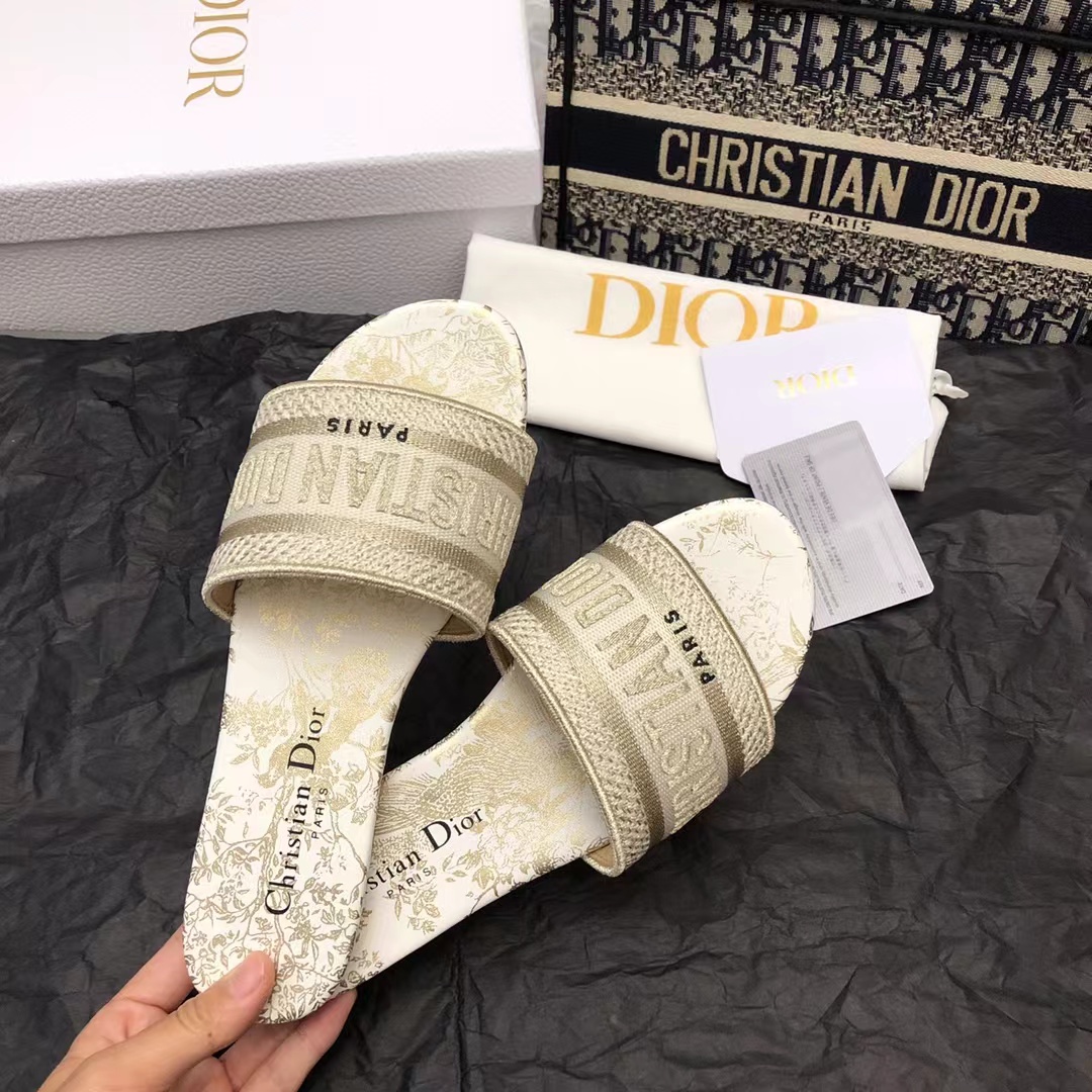 D*or slippers