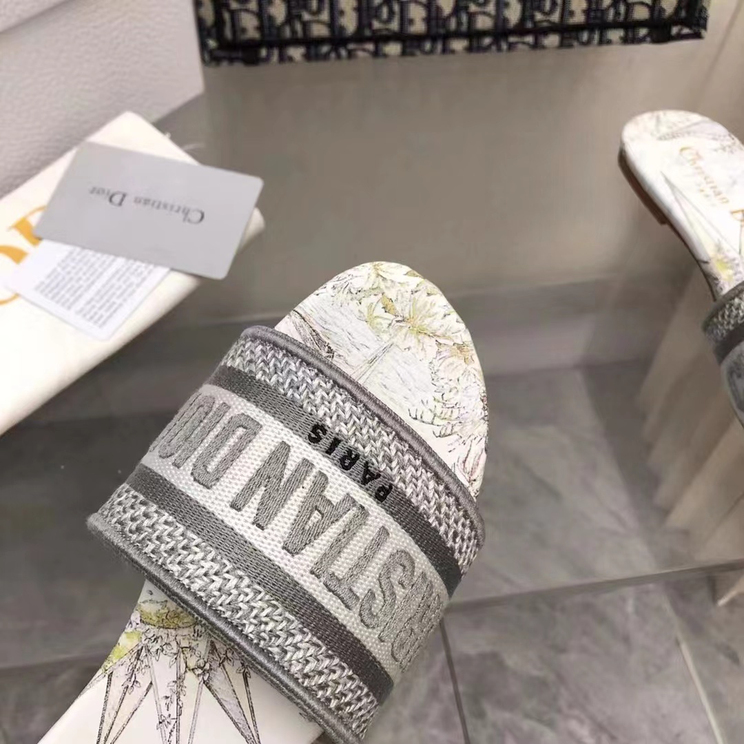 D*or slippers