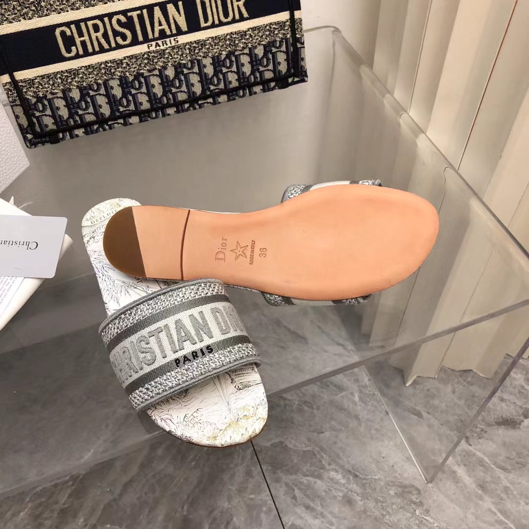 D*or slippers