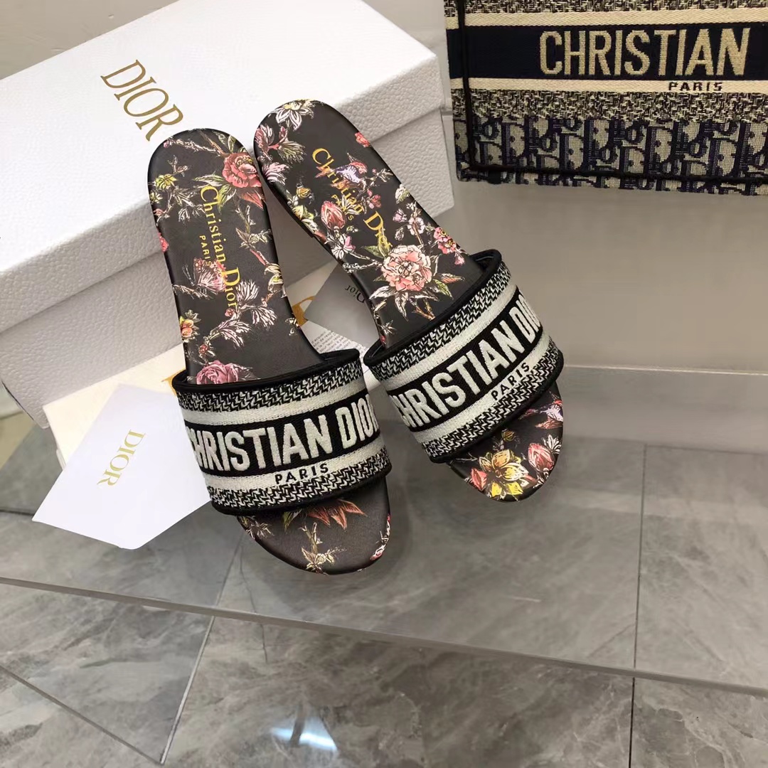D*or slippers