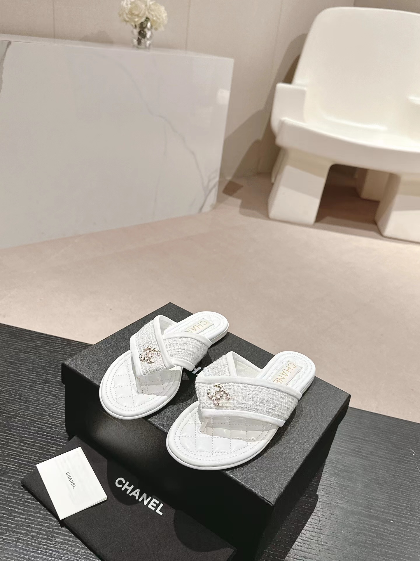 Ch*el slippers
