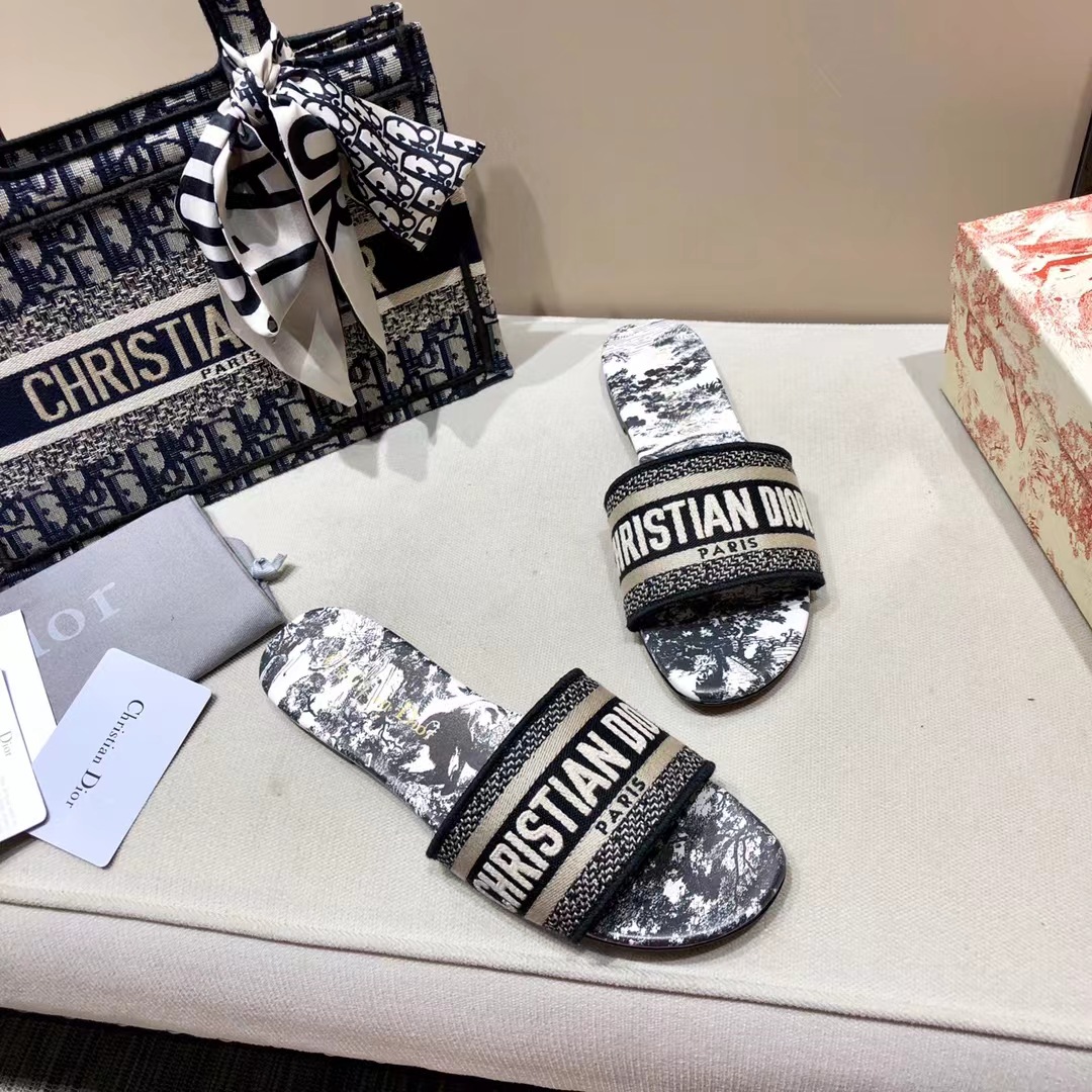 D*or slippers