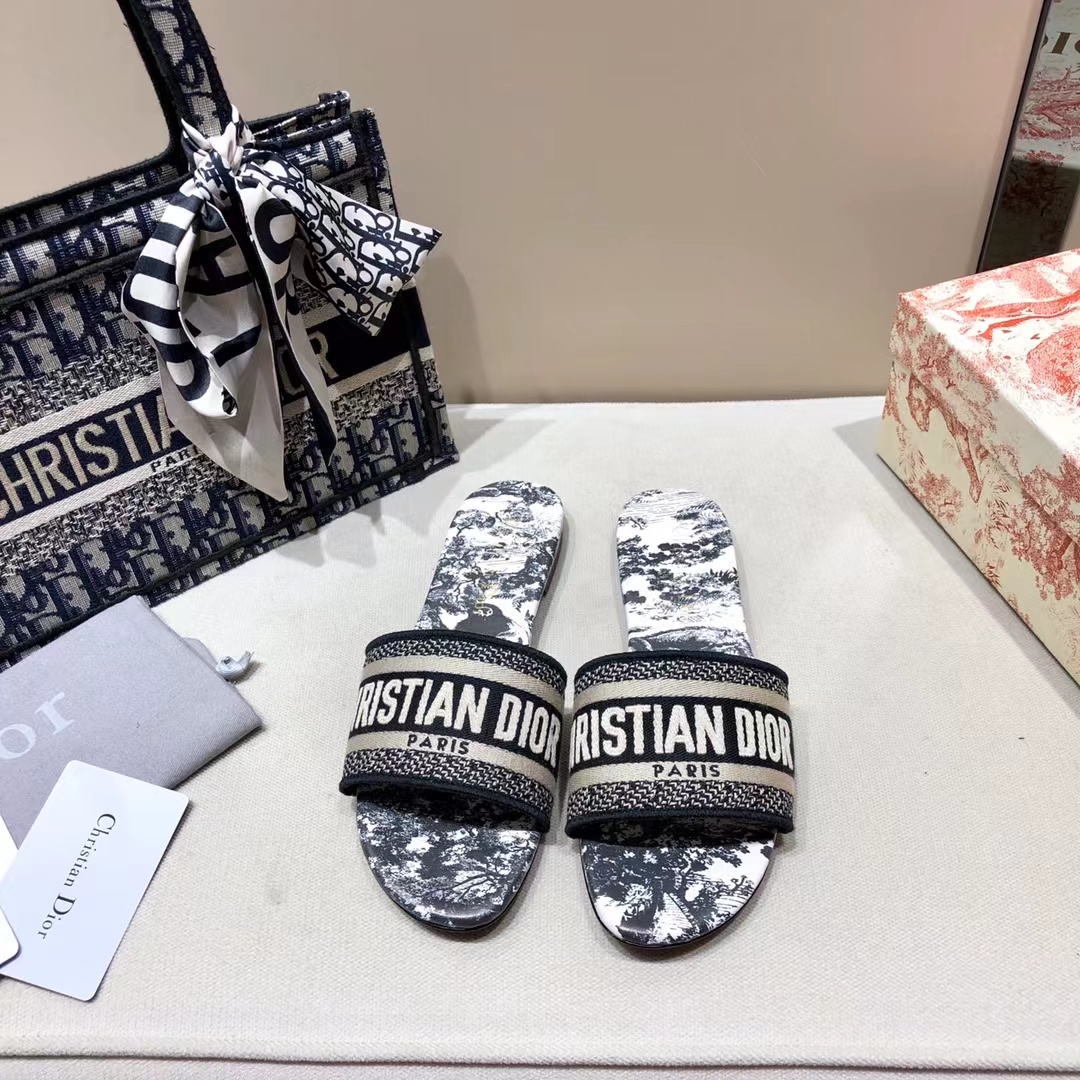 D*or slippers