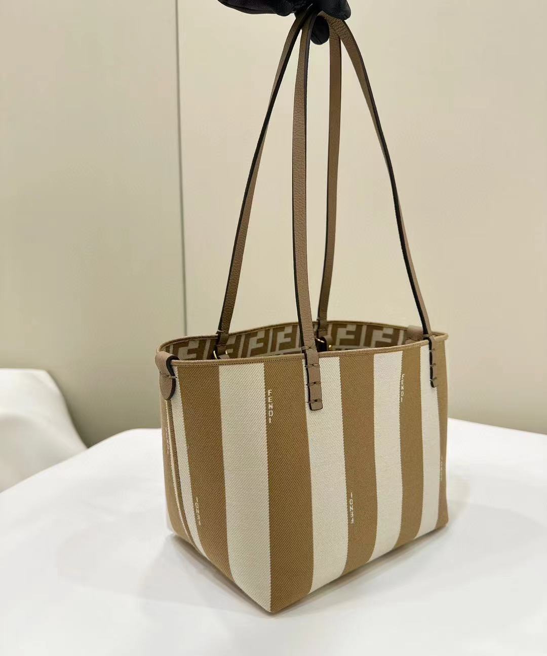 F**di tote medium