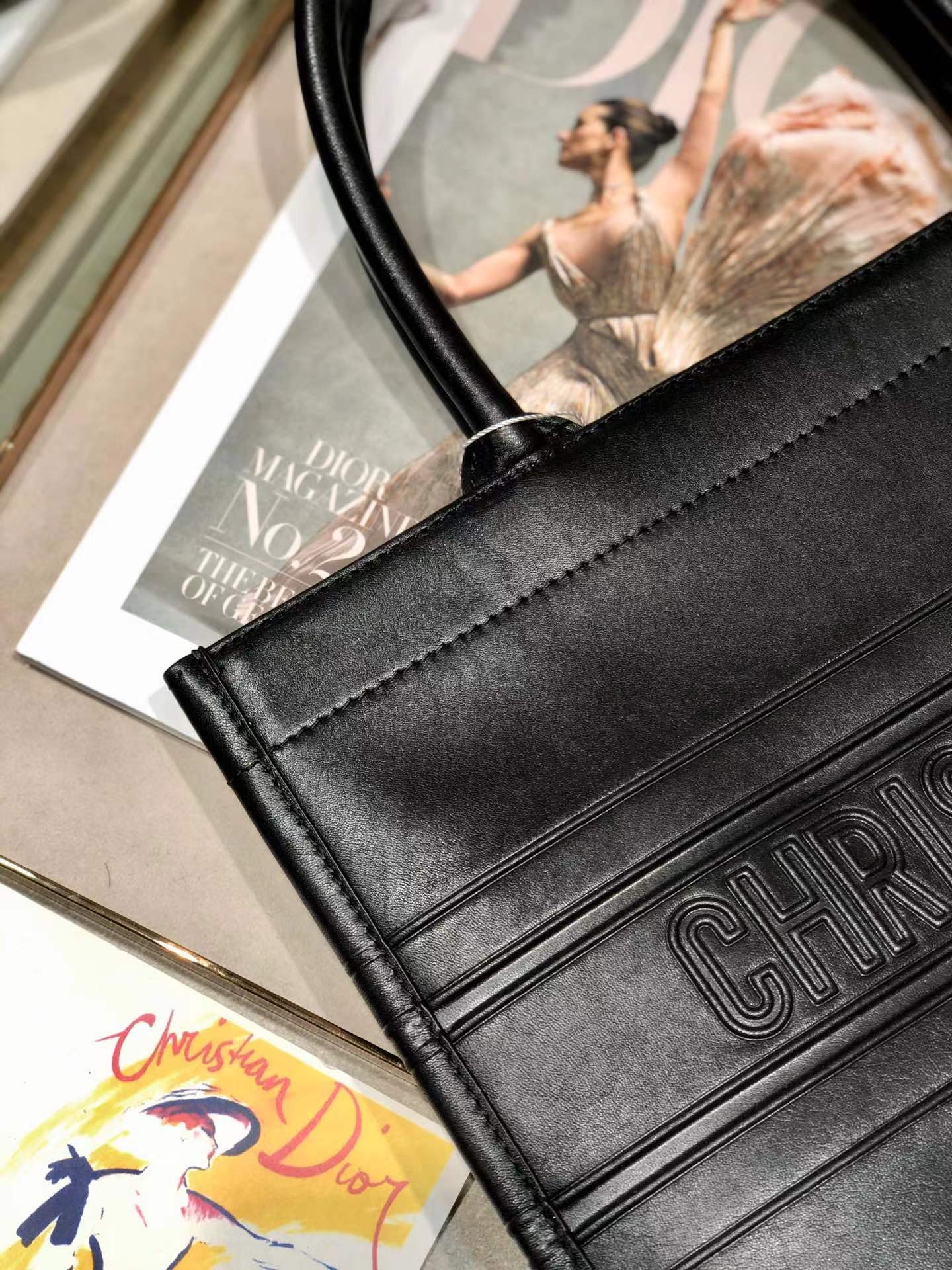 D*or book tote