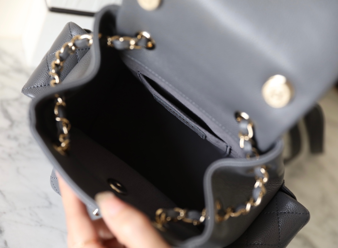 Ch*el backbag