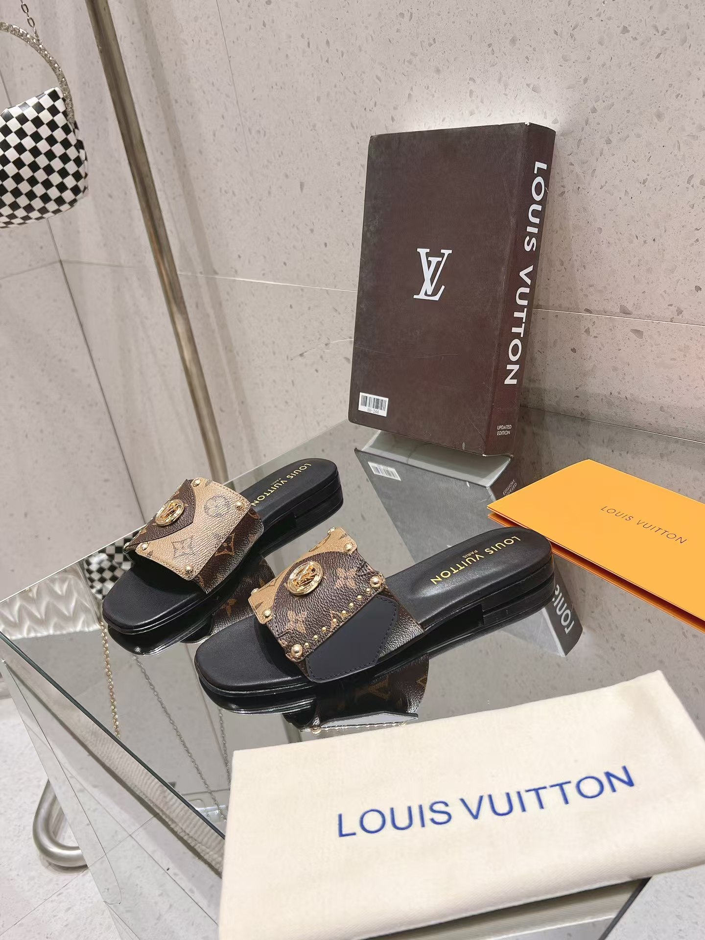 Lv Frame Flat Mule