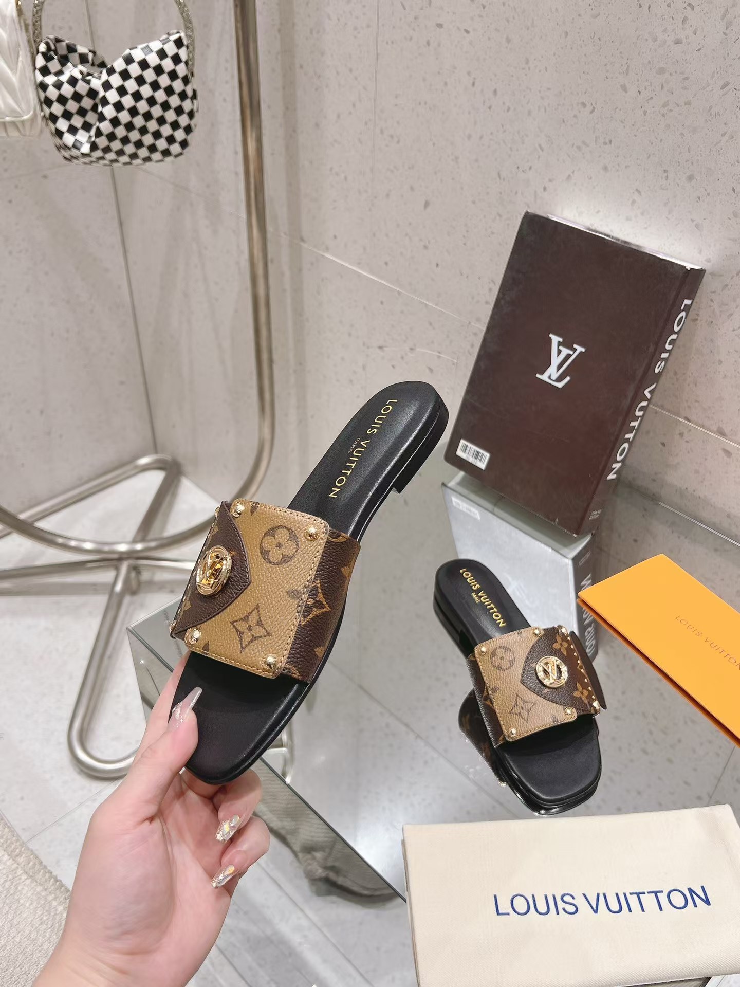 Lv Frame Flat Mule