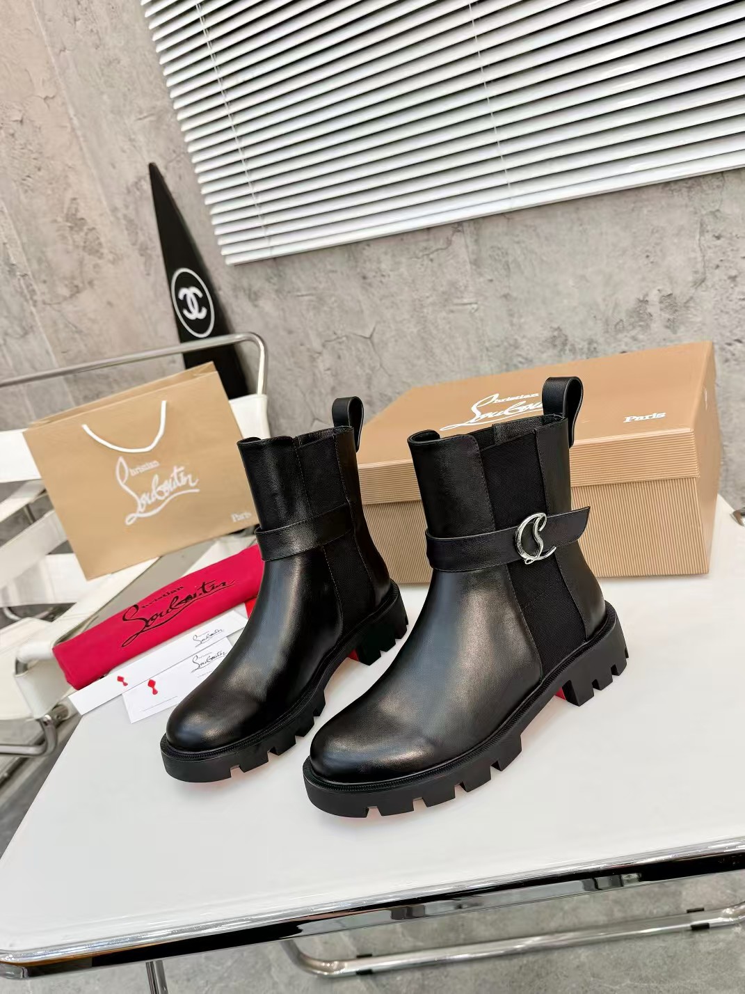 Ch**an louboutin chelsea booty