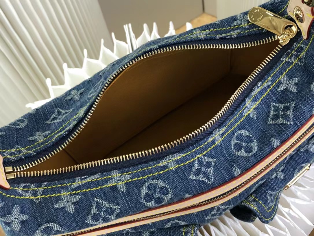l**is V*t*n monogram denim baggy pm blue